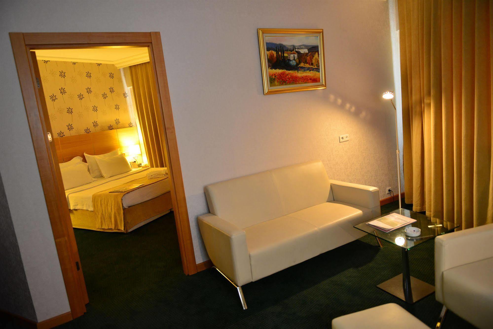 Anemon Grand Manisa Otel Exterior foto